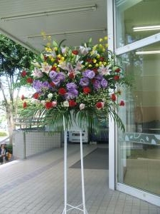 今日お届けのスタンド花です。｜「フラワーショップ花家族」　（東京都稲城市の花キューピット加盟店 花屋）のブログ